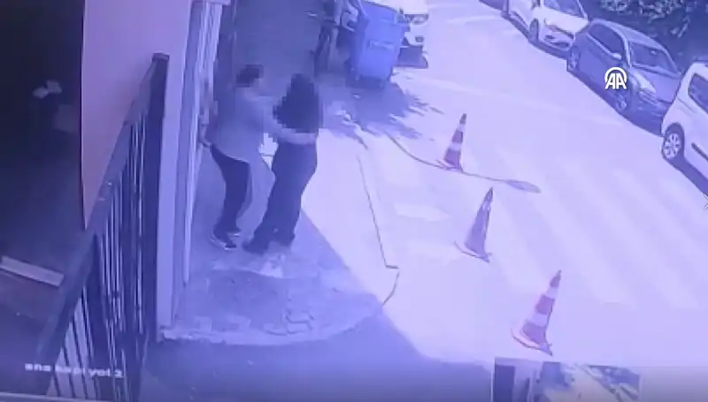 İstanbul'da Lise Tuvaletinde Yaşanan Korkunç Olay Herkesi Şaşırttı