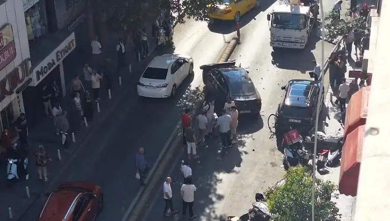 İranlı Sürücünün Kaza Anı Sokakları Gerçekten Dondurdu!
