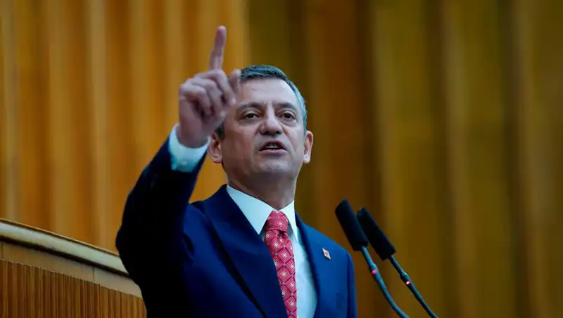 CHP'nin Cumhurbaşkanı Adaylığı İçin Ön Seçim Gerilimi: Özgür Özel'den Kapsamlı Açıklama