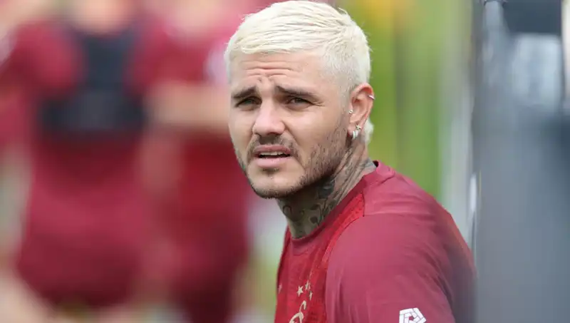 Icardi, Borçunu Açıkladı: Osimhen ve Kerem Aktürkoğlu Üzerine Dikkat Çeken Yanıtlar