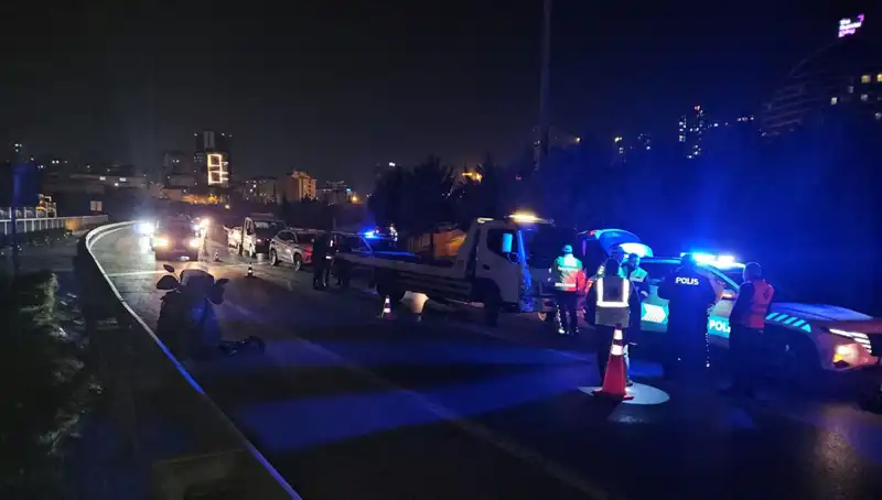 TEM Otoyolu’nda Şok Edici Kaza: Yatan Kişiyi Metrelerce Sürükledi