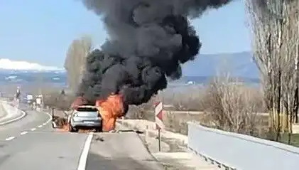 Kütahya’da Seyir Halindeki Otomobil Kısa Sürede Alev Alev Yandı