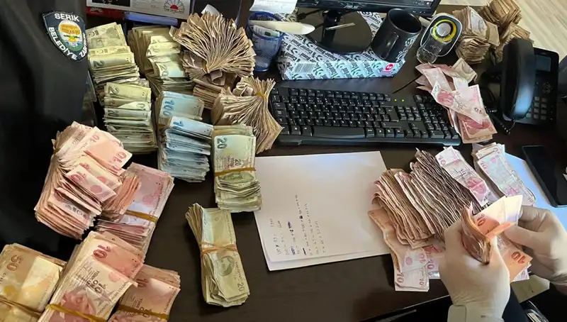 Dilencinin Üstünden Bulunan Yüz Binlerce TL Herkesin Dikkatini Çekti!