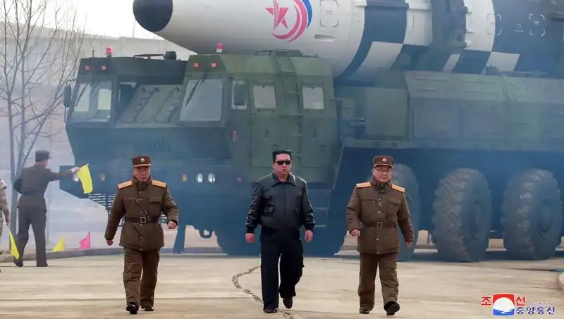Kuzey Kore: Nükleer Silah Devleti Statüsünü Savunma Hamleleri ve Stratejileri