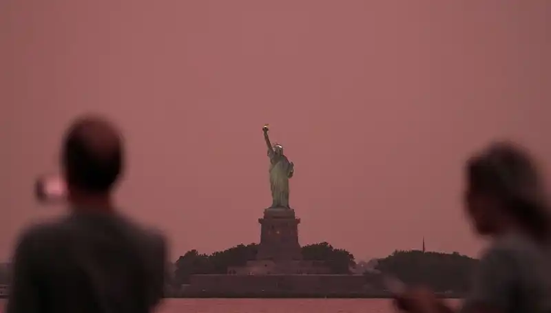 Kanada Yangınları, New York'un Gökyüzünü Karanlığa Boğdu!