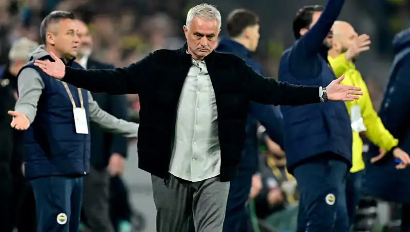 Mourinho'ya Sosyal Medyada Gelen Tepkiler: "Modası Çoktan Geçmiş Biri"