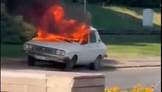 Meclis Önünde Beyaz Toros Eylemi: ÖTV İndirimi İsteyerek Araç Yakıldı