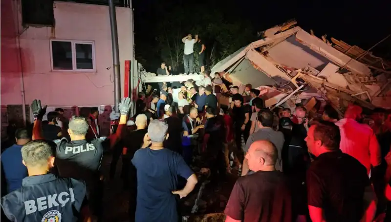 Balıkesir Sındırgı'da Şok Edici Deprem: 6,1 Büyüklüğünde Gerçekleşti