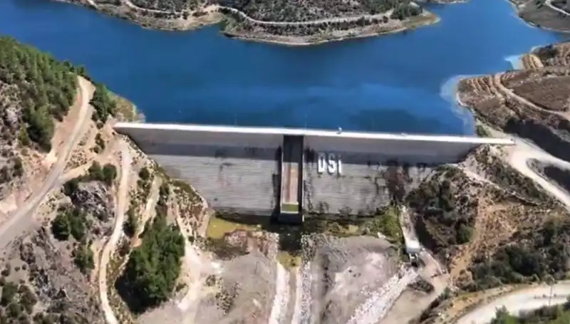 Çeşme'de Su Kesintilerine Son: Yeni Proje ile Su Sorunu Çözülüyor